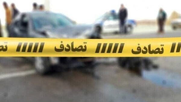 مینی‌بوس واژگون شد؛ ۳ کشته و ۱۷ مصدوم در بزرگراه کردستان / برخورد مرگبار با پژو و کیا / ۱۵ سرنشین در مینی‌بوس محبوس شدند