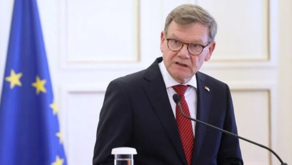 آلمان: تنها راه حل بحران اوکراین میز مذاکره است