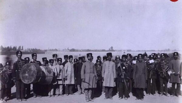 عکس/ دسته موزیک نظامی در میدان مشق تهران؛ ۱۳۰ سال قبل