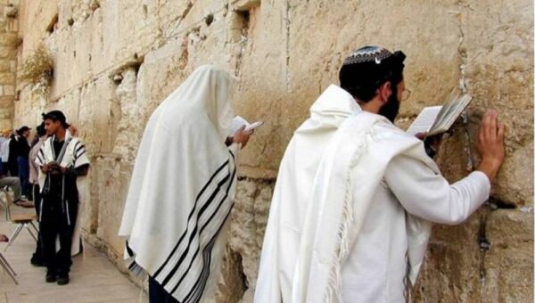 دیوار ندبه در بیت‌المقدس؛ چرا این دیوار برای یهودیان مقدس و برای مسلمانان «دیوار براق» است؟