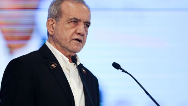توئیت جدید پزشکیان به زبان انگلیسی/ اگر آمریکایی‌ها جنگجو هستند، بگذارید با نیروهای نظامی دلاور ما روبه‌رو شوند/ ایران تسلیم نخواهد شد