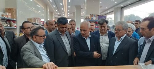بازدید معاون وزیر جهادکشاورزی از روستابازار نمونه بوئین‌زهرا