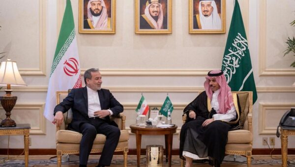 روایت‌های متفاوت از لغو نشست صلاله / چرا عربستان خواستار تعویق نشست تنگه هرمز شد؟ / تریتا پارسی: منطق راهبرد ترامپ قابل درک نیست