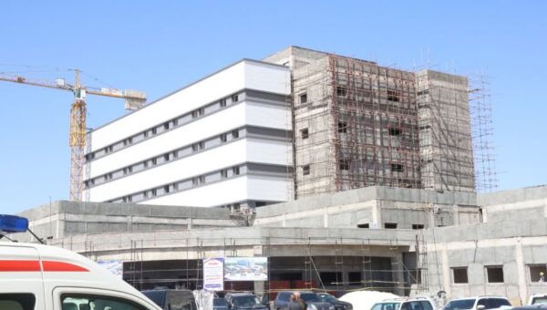 بازدید معاون اجرایی رییس جمهور از پروژه بیمارستان ۲۲۰ تختخوابی در خدابنده