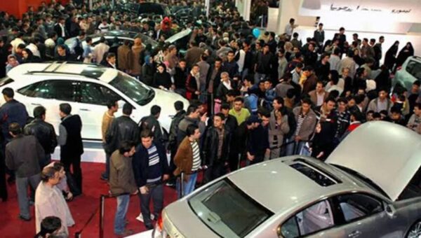 ببینید | تخریب خودروهای میلیاردی در نمایشگاه تهران توسط مردم