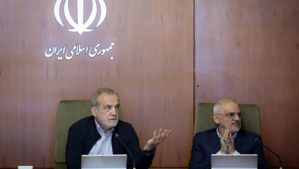 اولتیماتوم پزشکیان درباره «توقف تولید»/ توصیه‌های رییس دولت درباره طرح «سه‌شنبه‌های بدون خودرو» در جلسه هیئت دولت