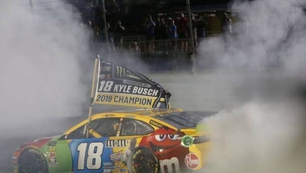 ببینید | درگیری فیزیکی رانندگان NASCAR پس از مسابقه بریستول