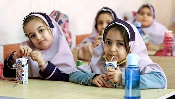 کم‌تحرکی دانش‌آموزان؛ زنگ خطر چاقی و دیابت / شیر مدارس امسال هم توزیع می‌شود / برنامه جدید وزارت بهداشت برای سلامت دانش‌آموزان