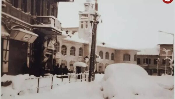 نمایی از برف سنگین در شهر رشت؛ سال ۱۳۴۰ / عکس