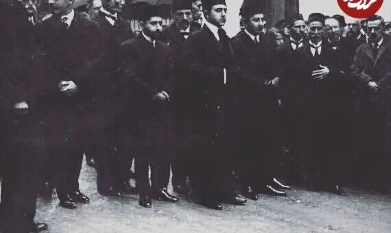 احمدشاه و برادرانش در مراسم تشییع‌جنازه محمدعلی‌شاه در ایتالیا /  عکس