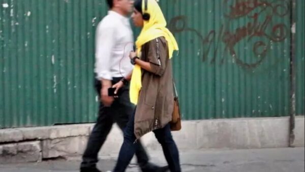 دو ماه حقوقم را گروگان گرفتند؛ به من گفتند زن باردار و بچه‌دار دردسر و هزینه است / ۹ ماه مرخصی زایمان یعنی ۲۰ سال درس و کارم هدر می‌شود