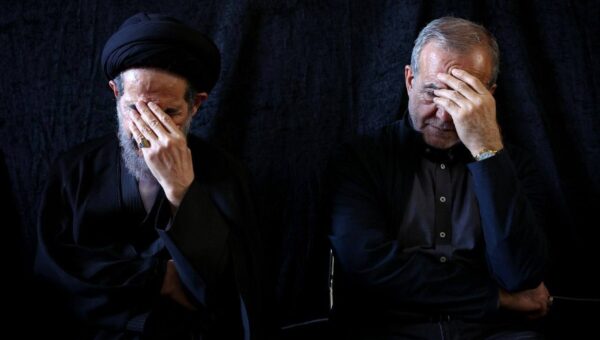 پزشکیان در مراسم بزرگداشت آیت الله شبیری زنجانی/ از احوالپرسی رئیس جمهور با نماینده سابق و همکار قدیمی تا اندوه رئیس دفتر رئیس دولت + تصاویر