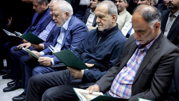 حضور پزشکیان در مراسم یادبود مرحوم احمد ناطق نوری/ ظریف هم بود