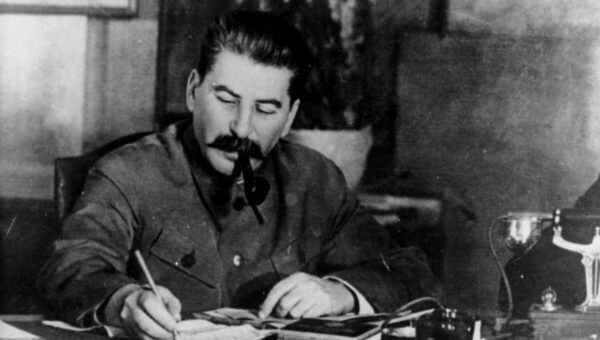 مصاحبه‌های استالین با خبرنگاران خارجی منتشر شد