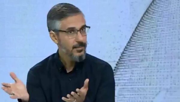 تشویق کارشناس برنامه تلویزیون روی آنتن زنده برای حمله به امارات + فیلم