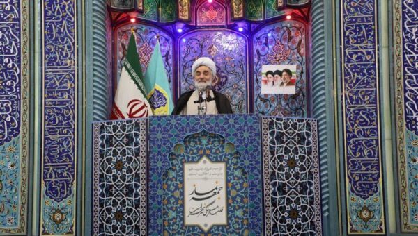امام جمعه رشت: مسئولان با هنجارشکنی‌ها قاطعانه و قانونی برخورد کنند/ ایران در دوران پهلوی با عقب‌ماندگی مواجه بود اما امروز در جایگاه عزت است