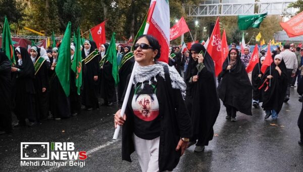 انتشار تصویر خانم بدون روسری در رزمایش جانفدایان ایران در خبرگزاری صداوسیما