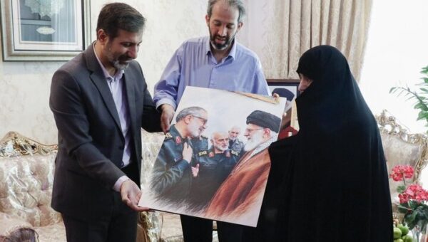 سخنگوی شورای نگهبان در دیدار با خانواده شهید شادمانی: شناساندن شهدا حق اجتماعی نسل‌های آینده است/ شهدا قربانیان جنگ نیستند